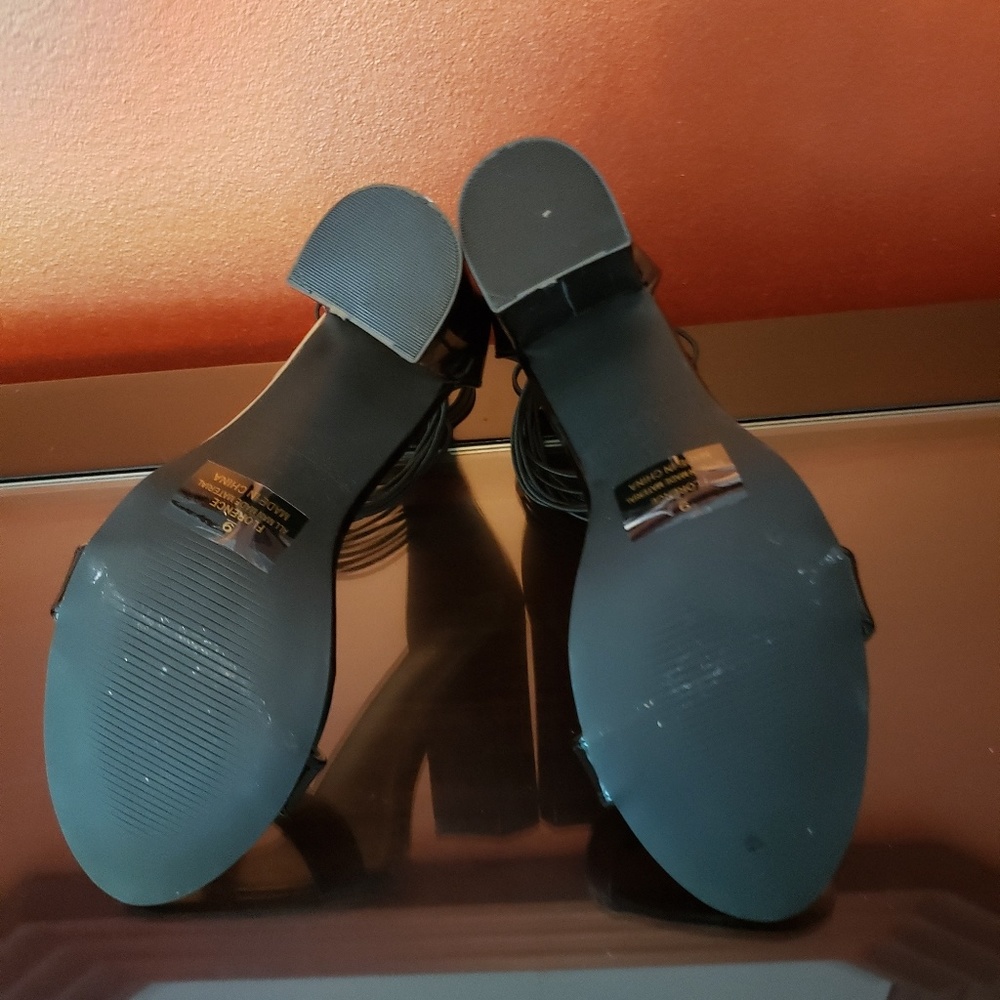Shoes - Picture 4 of 5